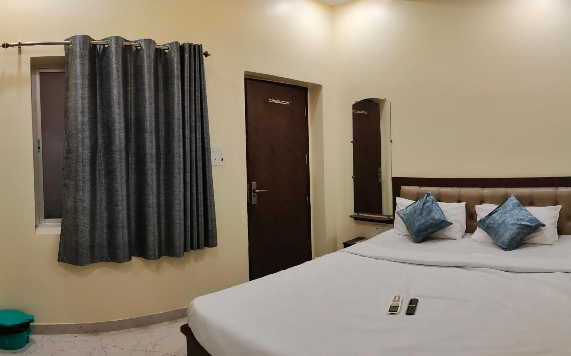 Ganga Sparsh Hotel Varanasi Exterior photo