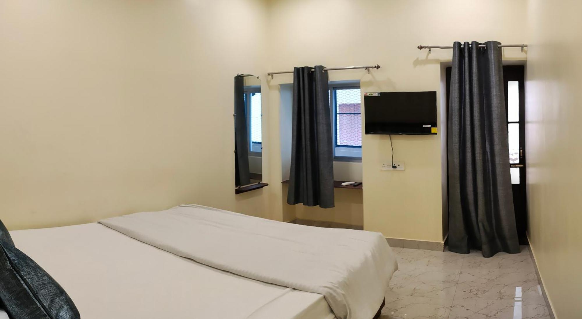 Ganga Sparsh Hotel Varanasi Exterior photo