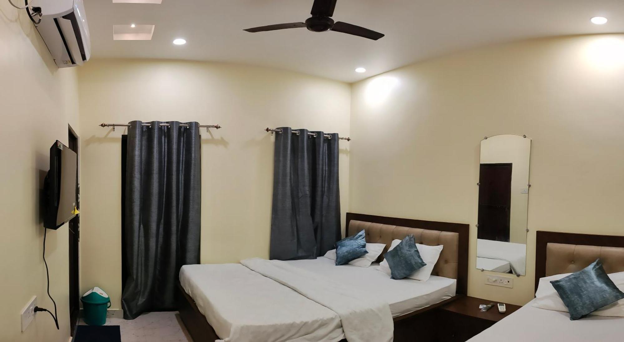 Ganga Sparsh Hotel Varanasi Exterior photo